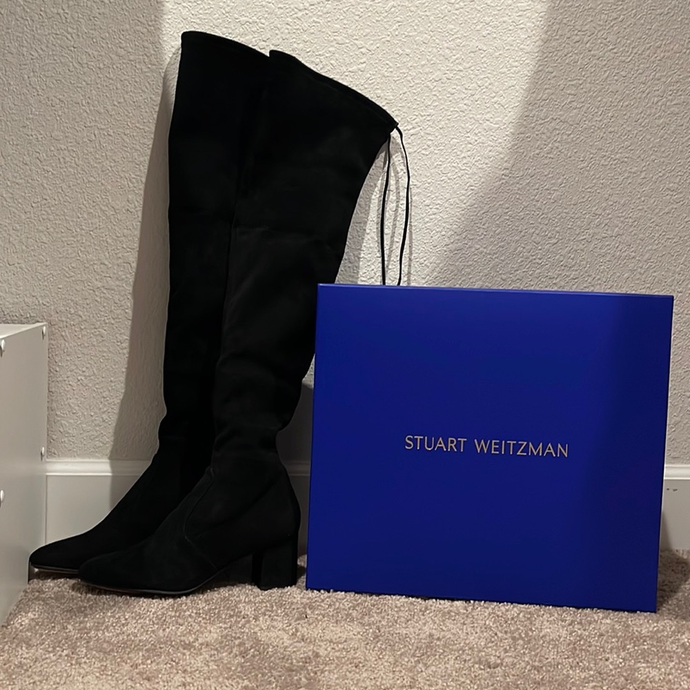 Barely worn.Complete box and dust bag. I’m normally size 6 but these are size 7.